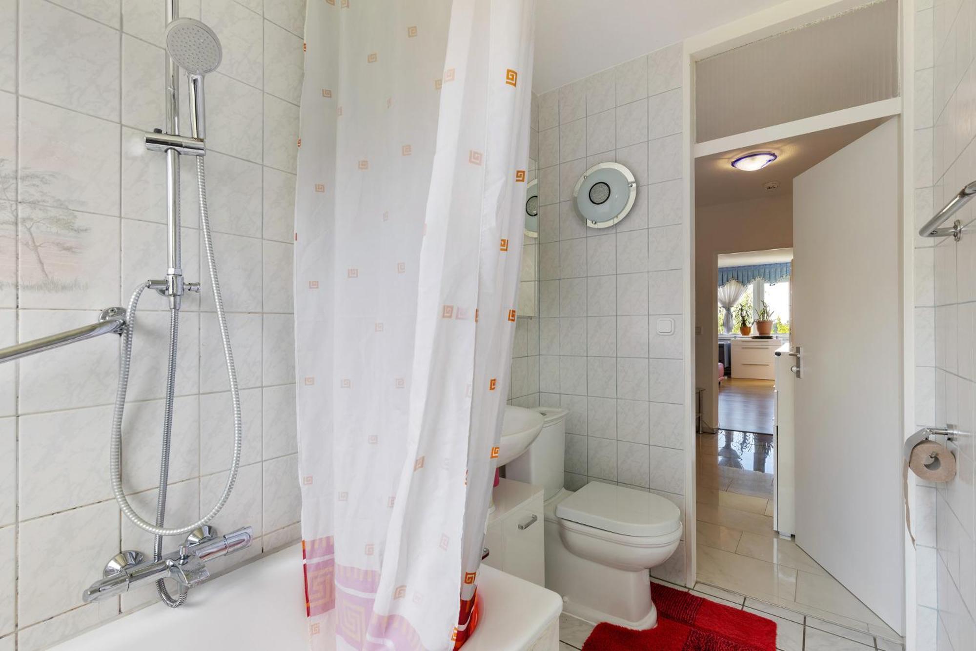 Eningen unter Achalm Helle, Ruhige Dachwohnung מראה חיצוני תמונה